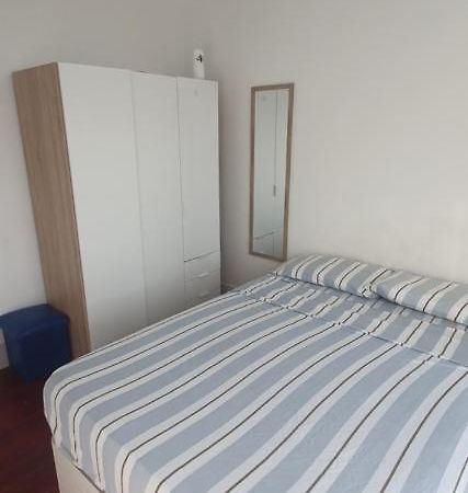Habitacion Pequena Con Balcon Apartment Vigo Bagian luar foto