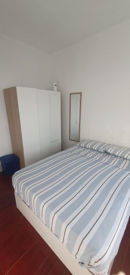 Habitacion Pequena Con Balcon Apartment Vigo Bagian luar foto